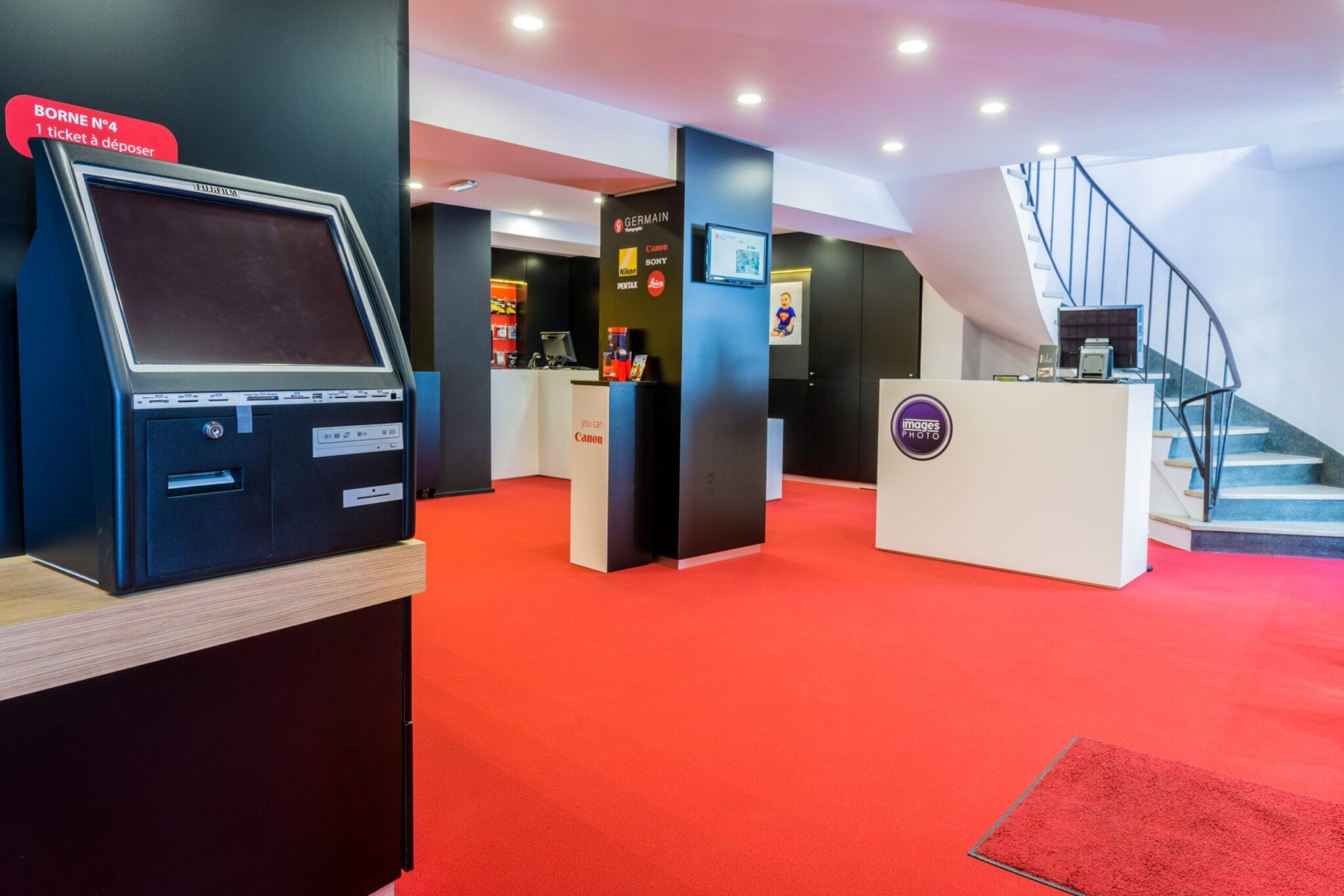 Les cartes mémoires et accessoires, mur de nos clients ont du talent, chez Germain Photographie à Tours centre