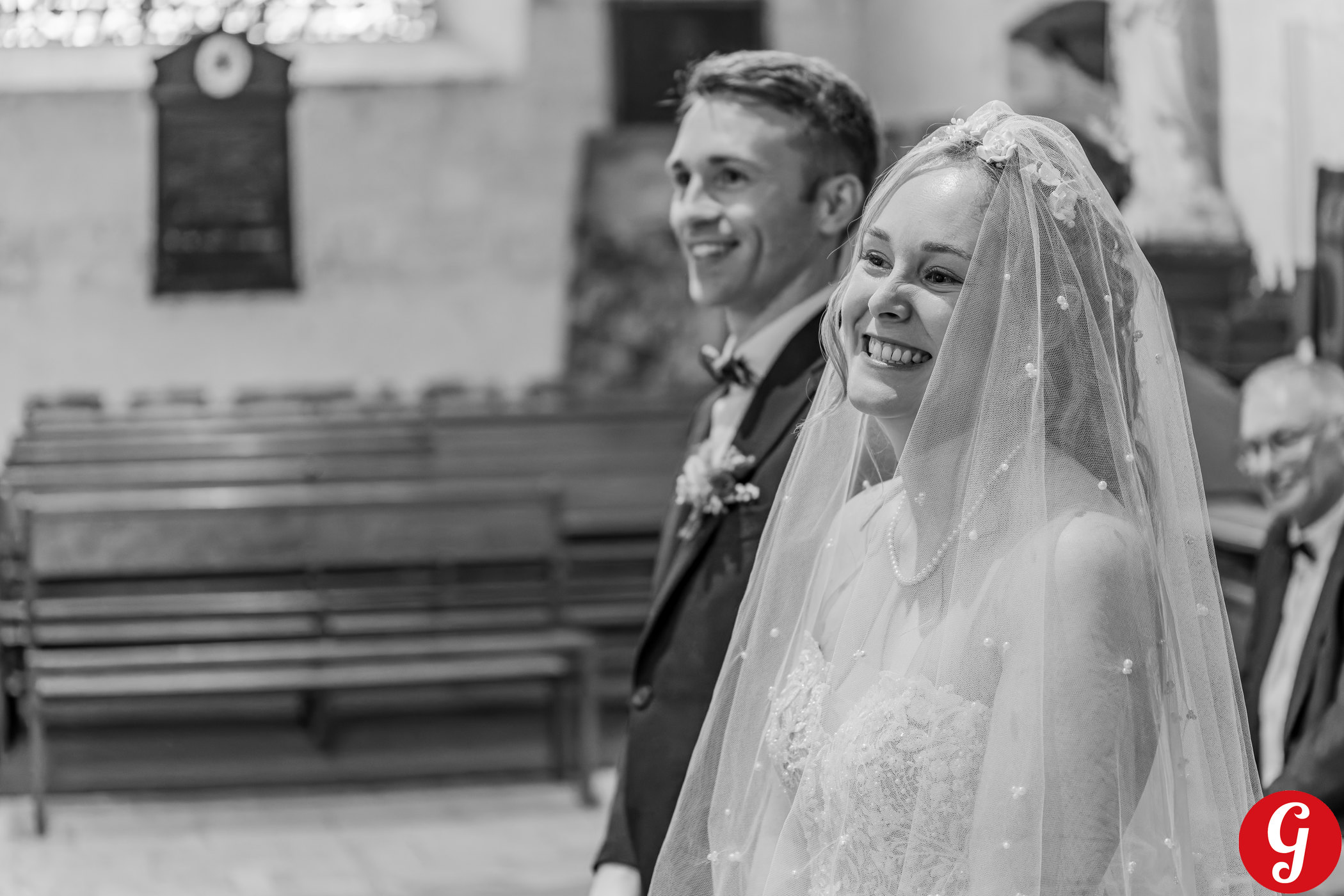 Reportage mariage : photographies à l'église d'Azay le Rideau près de Tours, par Olivier Pain